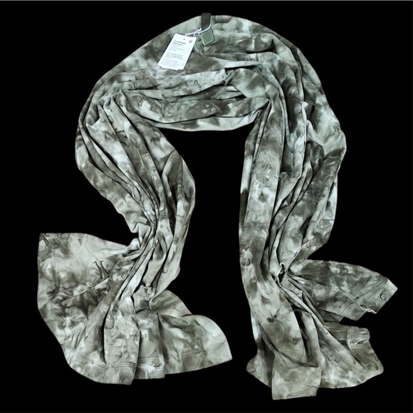 Lululemon Customizable Snap Scarf - Picture 11 of 13